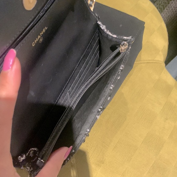 CHANEL - TWEED 19 FLAP BAG - smallest size - Picture 9 of 11